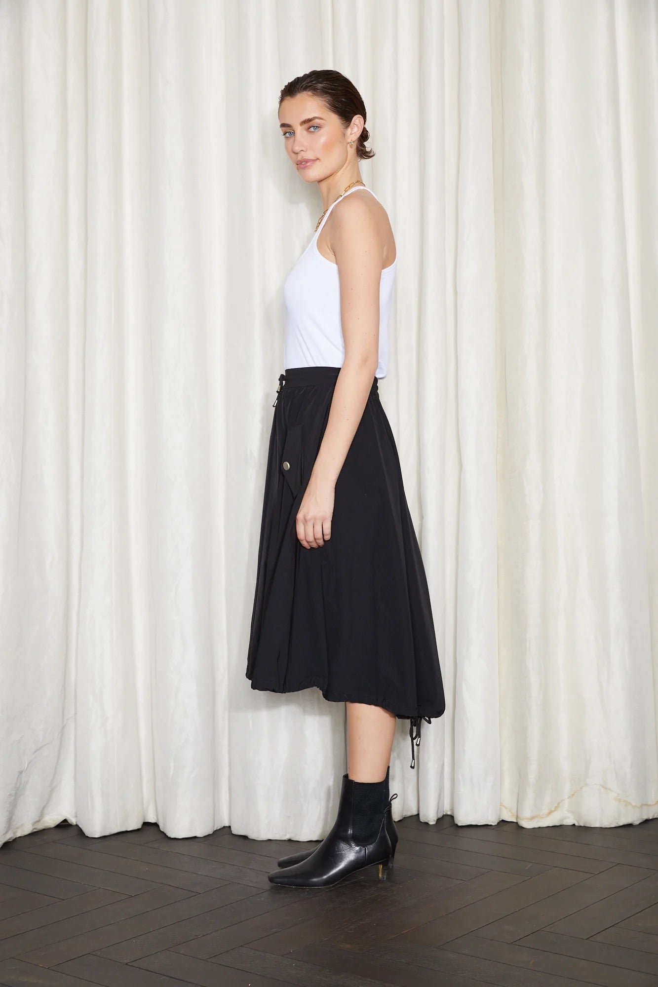 Jovonna Brenda Midi Skirt Black