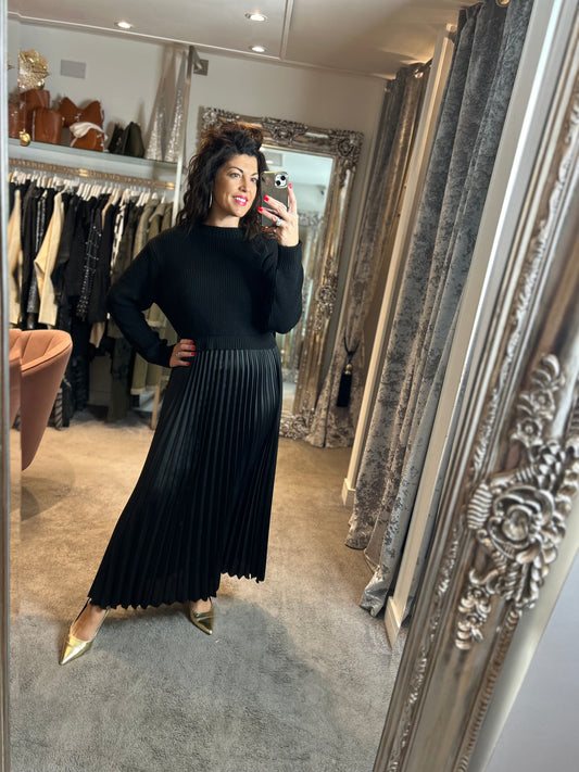 FY Black Long Sleeve Pleated Jumper Dress