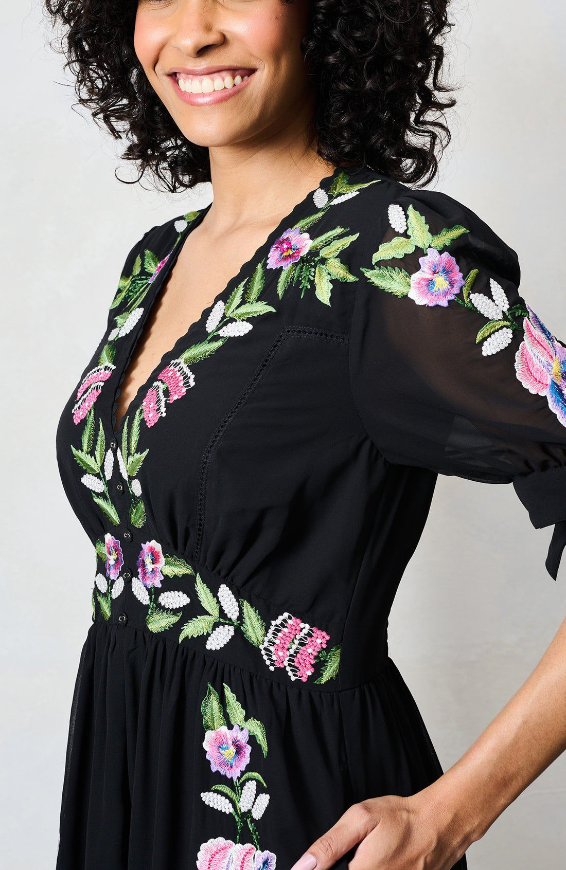 Hope & Ivy April Embroidered Midi Dress - Black