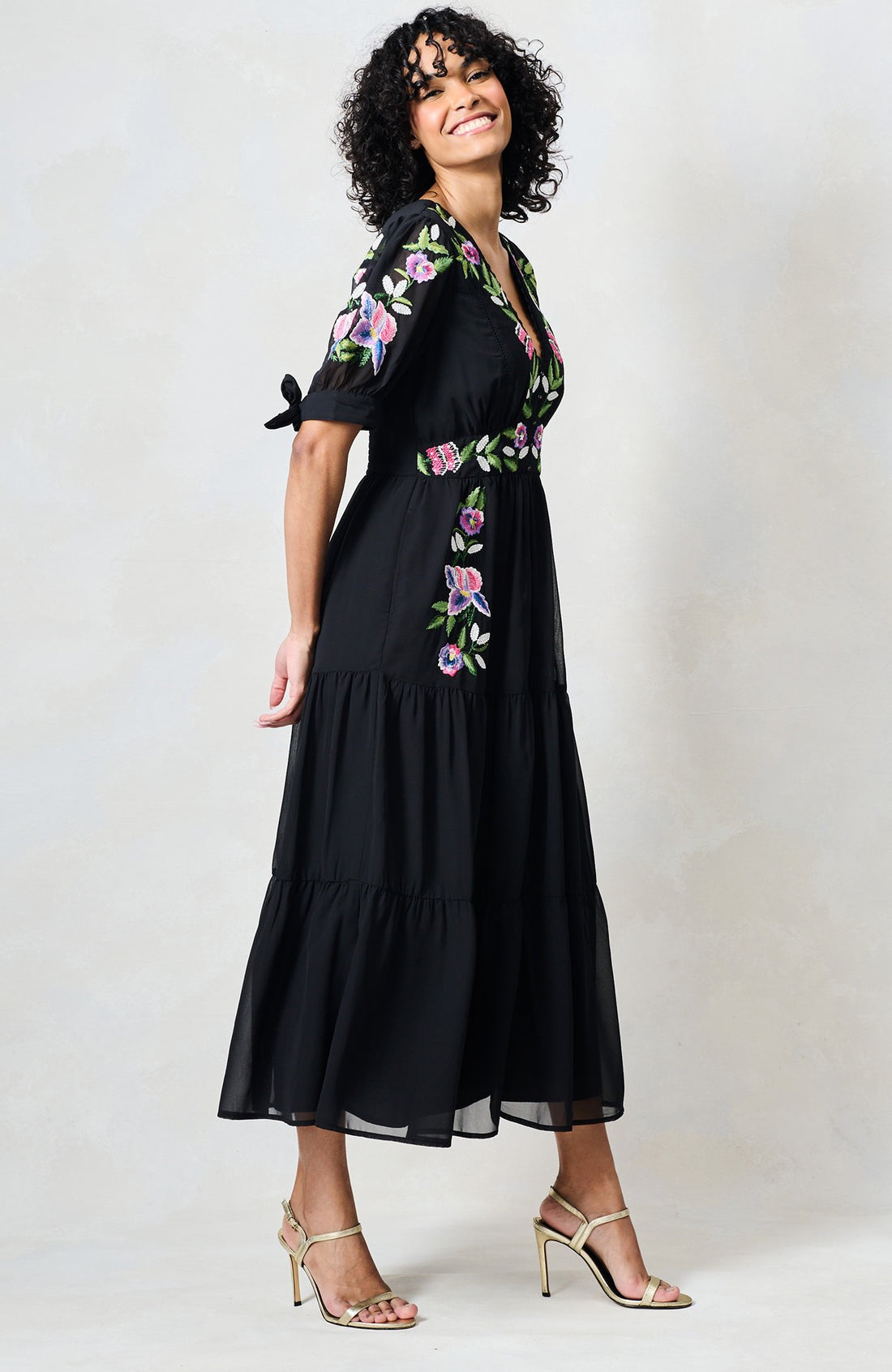 Hope & Ivy April Embroidered Midi Dress - Black