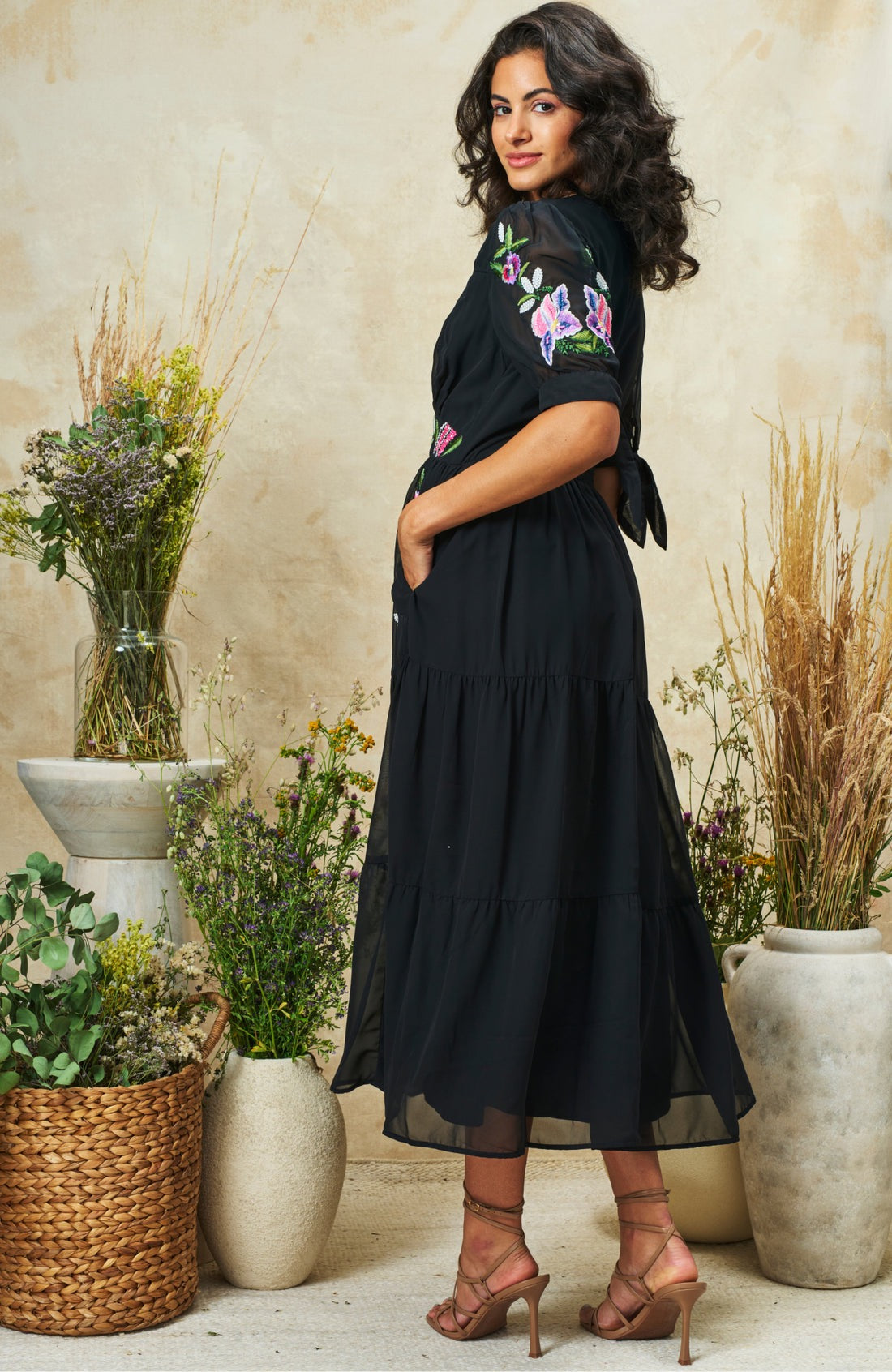 Hope & Ivy April Embroidered Midi Dress - Black